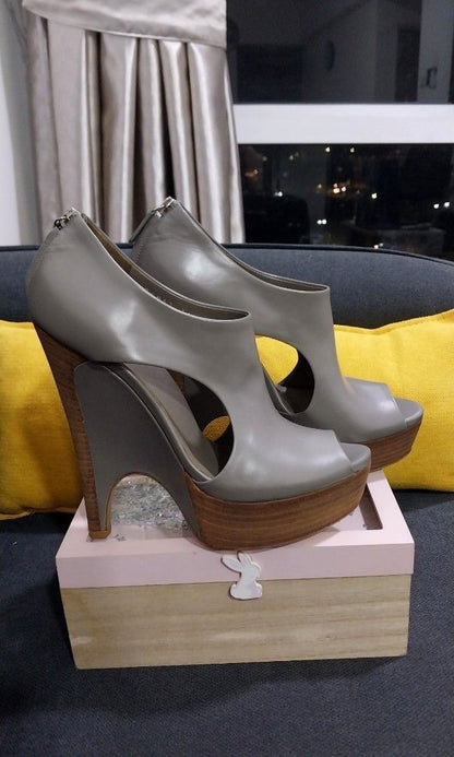 Gucci Leather Peep-Toe Pumps Ankle Boots