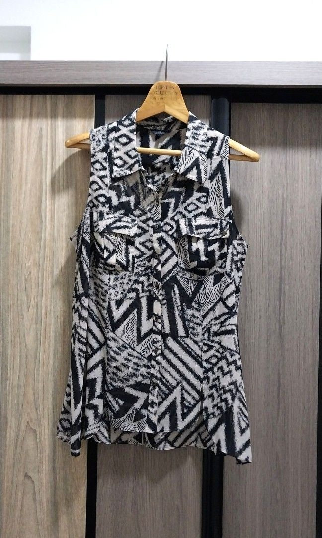 Guess Button Down Sleeveless Top
