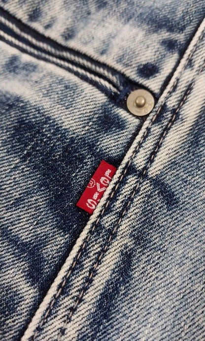 Vintage Levi's Women's Denim Jacket (Rare Find)