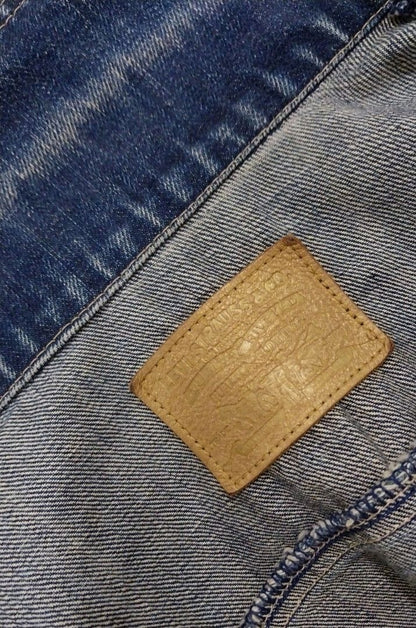 Vintage Levi's Women's Denim Jacket (Rare Find)