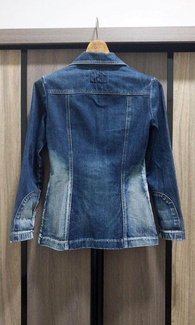 Vintage Levi's Women's Denim Jacket (Rare Find)