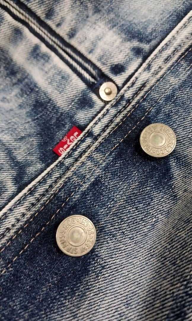 Vintage Levi's Women's Denim Jacket (Rare Find)